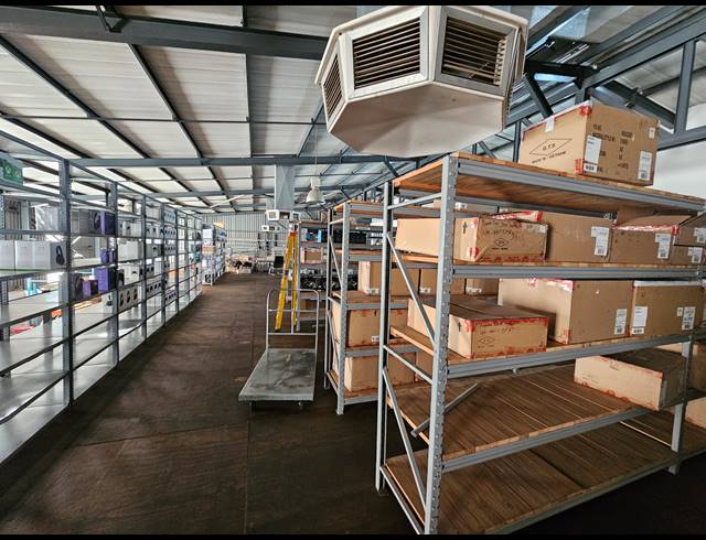 1,280M² WAREHOUSE FOR SALE IN NORTH RIDING